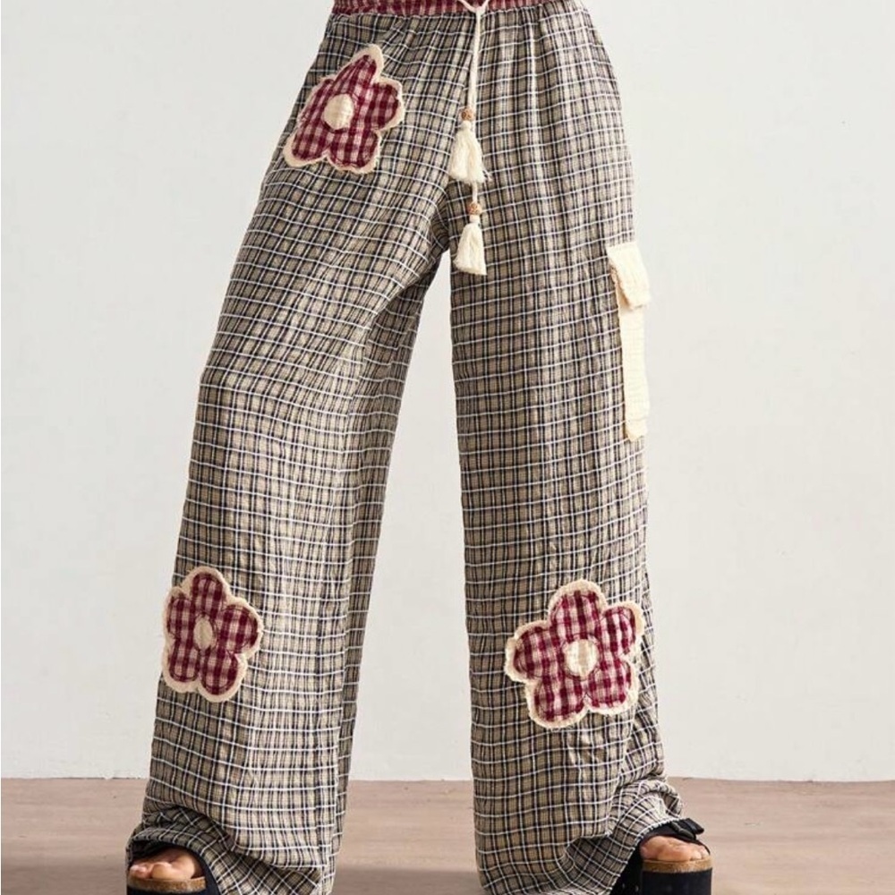 Gray and Cream Wide-Leg Pants with Retro Flair